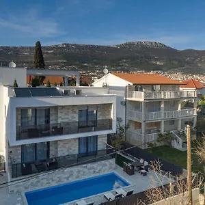 https://villa-nicolina.splithotels.org